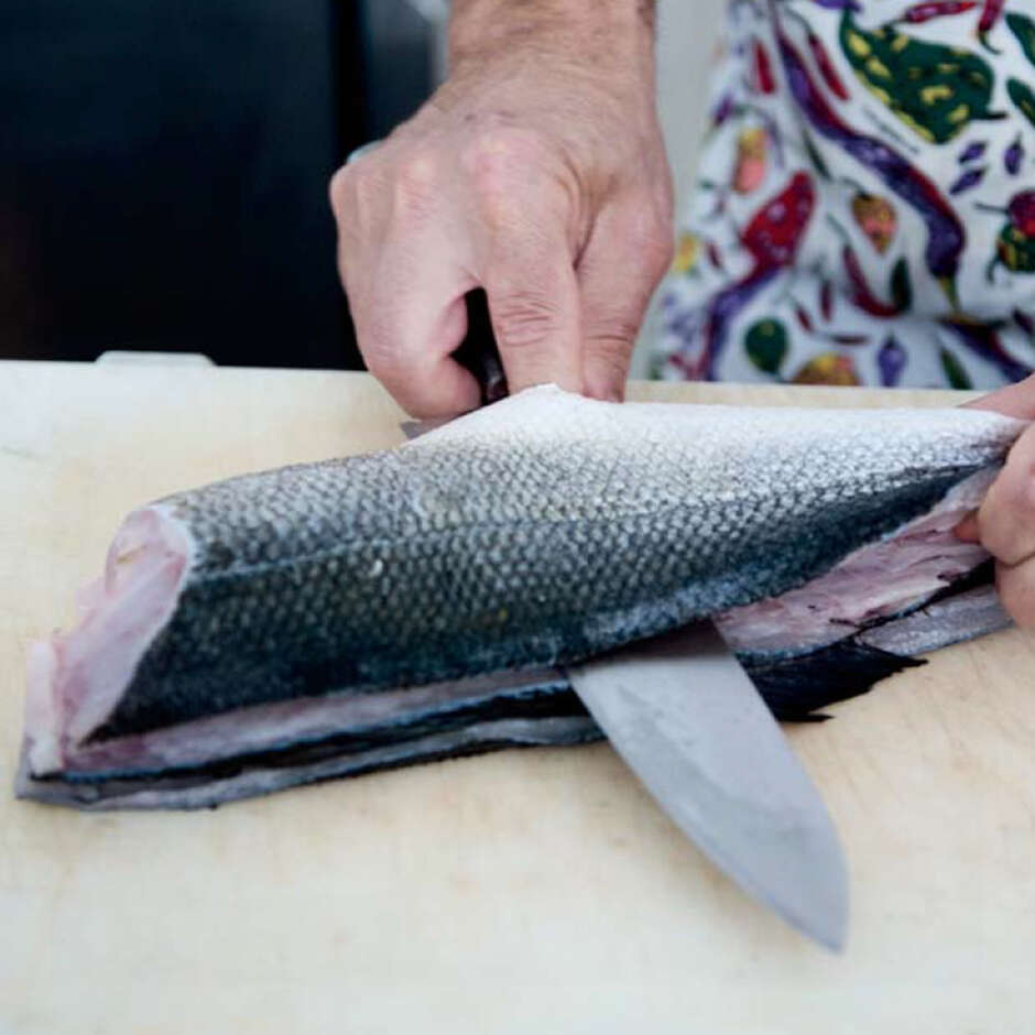 Couteau en Acier Inoxydable pour Viande et Poisson Global G-29 - 18 cm