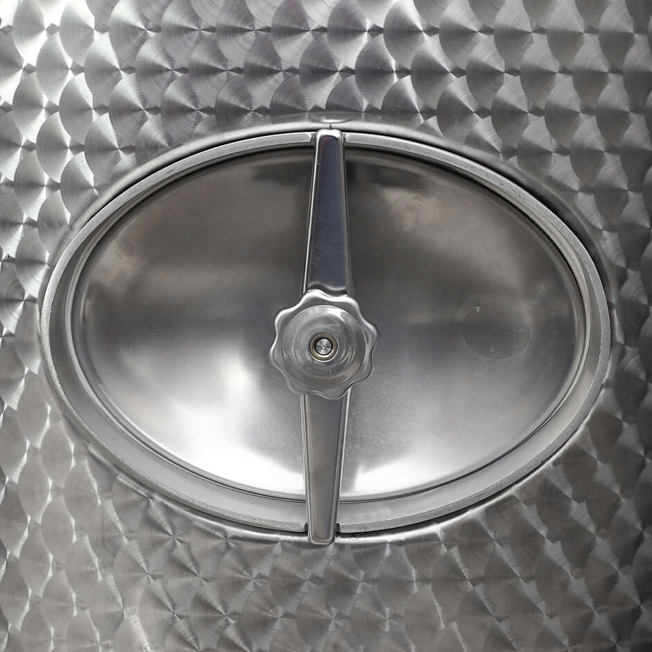 Depósito de almacenaje de fondo cónico Refrigerado 2500 L con Puerta ovalada 320x455