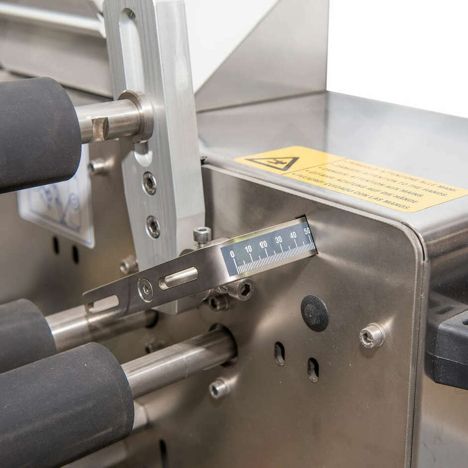 ETI 10 etiquetadora semiautomática con marcador de transferencia térmica