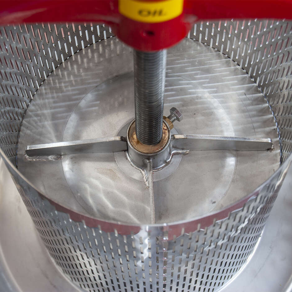FARM 15 fruit press with AISI 304 stainless steel cage