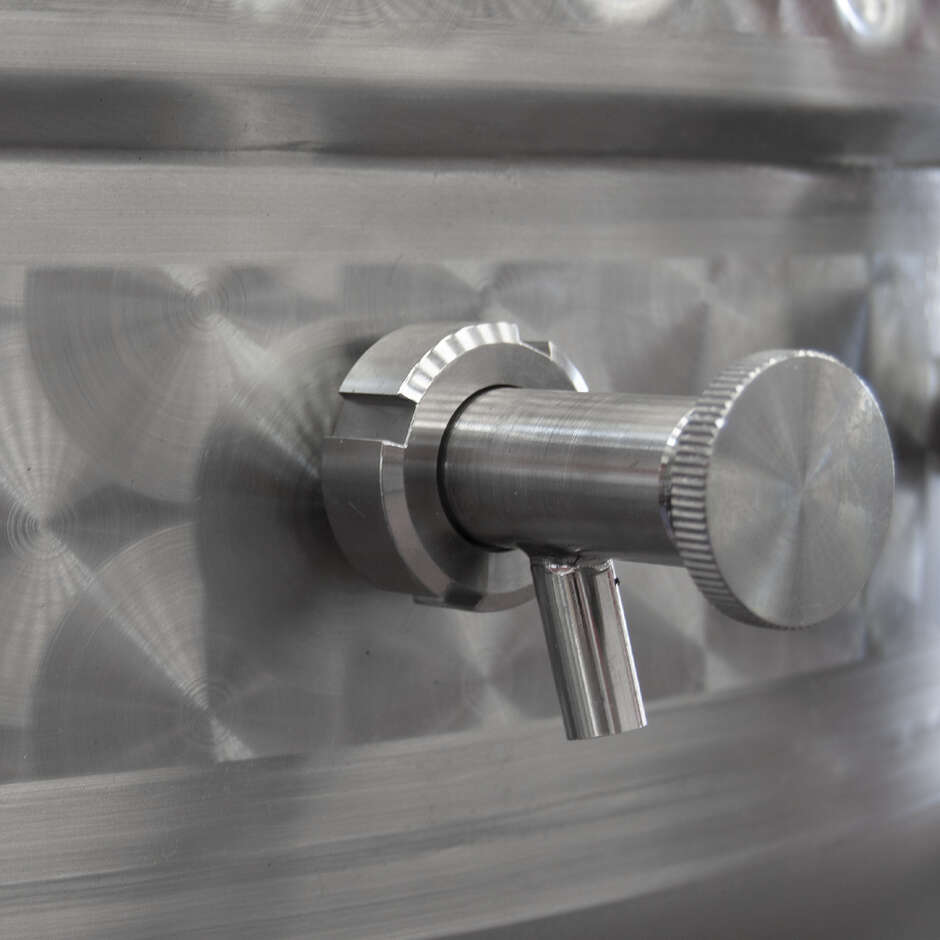 Fermentatore inox conico 60° refrigerato 600 L