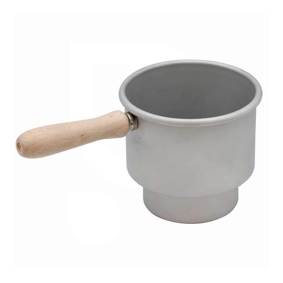 panela de fogão com cera de lacre 