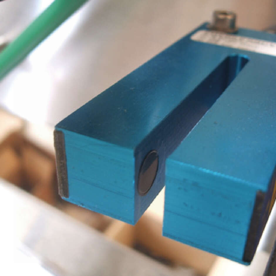 Semi-automatic labelling machine ETI 20 