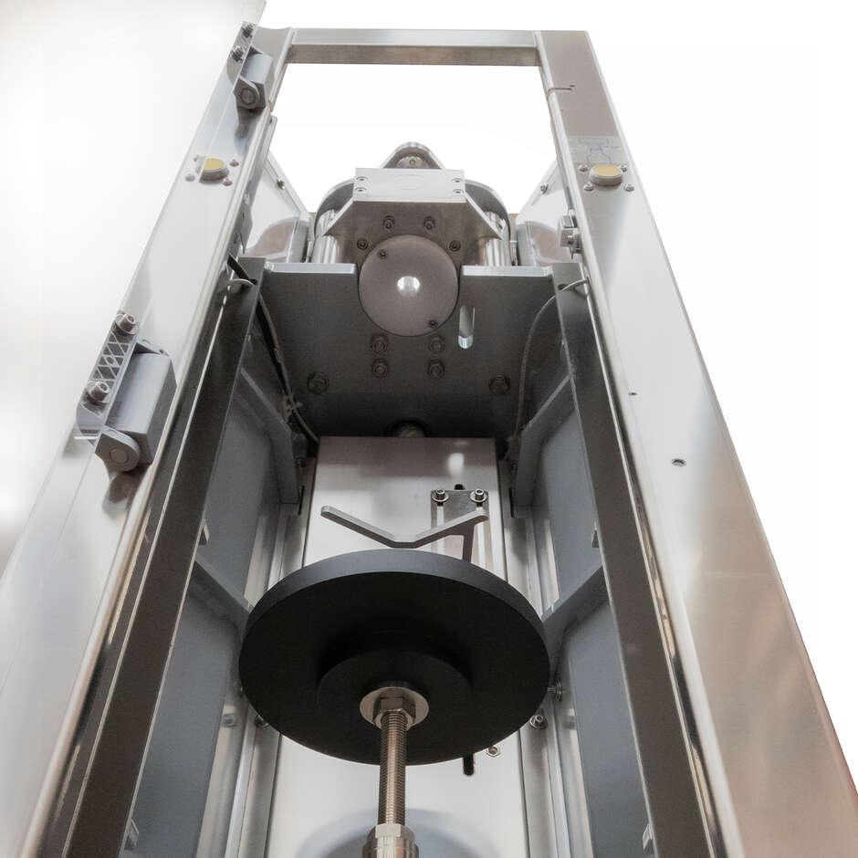 Tappatrice semiautomatica P550 con carrello per Magnum