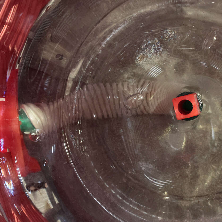 Vinagrera de vidrio de 25 litros con cesta y grifo